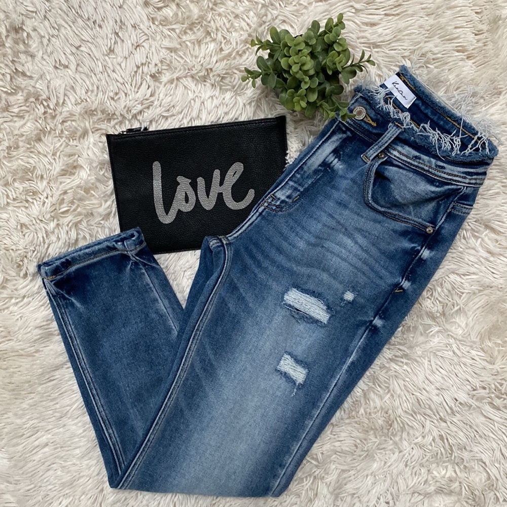 KanCan Straight Leg Distressed Jeans 💗 Medium Wash